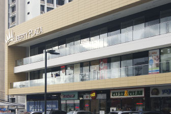 Geschäftsgebäude mit keramischer Fassade (Liberty Plaza, Panama City)