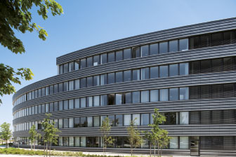 Hochwertige Optik bei Keramikfassaden, Sky Unternehmenszentrale München
