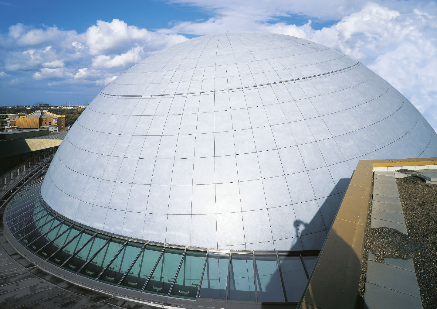 Die Fassade des IMAX, Berlin, Deutschland