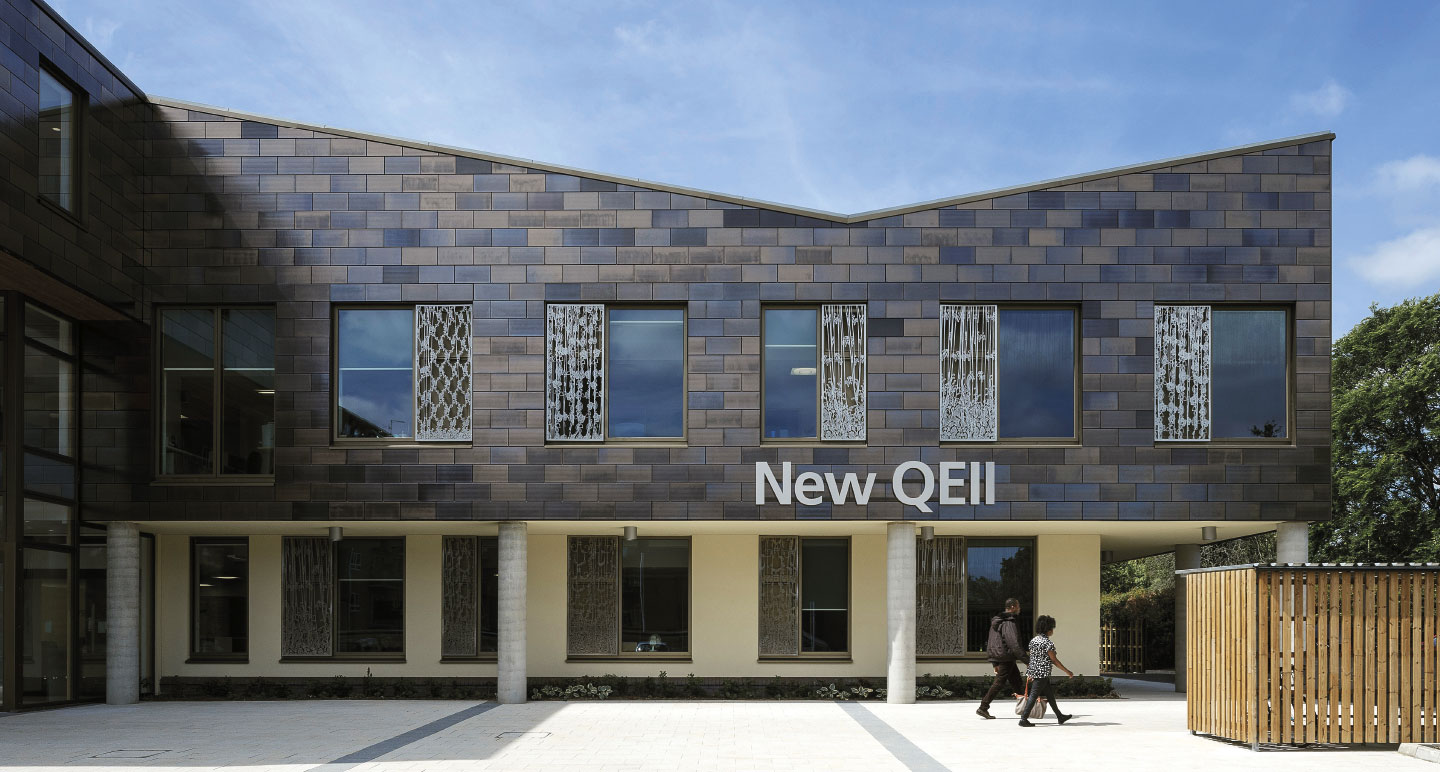 New QEII Hospital in Welwyn Garden City mit KeraYou individueller Fassadenverkleidung